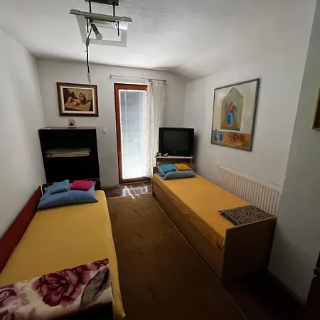 Apartment Pear House 2