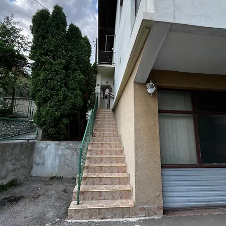 Pear House 2 *